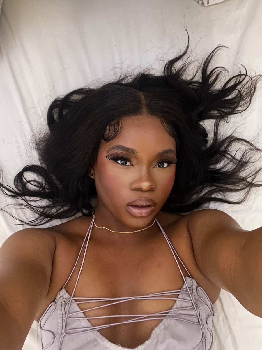 longliv3kingk's tweet photo. “Babe wake up a new selfie just dropped” https://t.co/xphERxGP6p