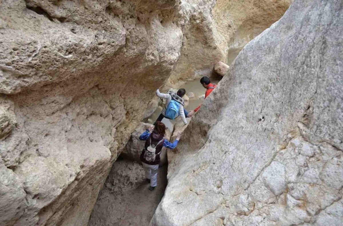 #iambienteFinde
Te proponemos tres rutas para descubrir la #VegaBaja del Segura de una manera diferente ➡️ Parajes conformados después de millones de años de erosión fluvial en los que el agua ha interactuado con la sal y otros minerales singulares.

➕ iambiente.es/2023/08/tres-r…