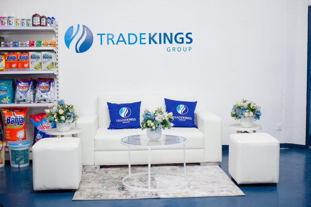 PRGirlMedia's tweet photo. A WINNING TEAMπ
@Trade_Kings has being awarded The Best Made In Zambia Exhibition during the on going 95th Agric & Commercial Show, by H.E Republican President of Zambia @HHichilema. We are proud to be part of their winning team!ππΎππΎππΎ
#PRgirl2023 #TradeKings #AgricShow https://t.co/OASiJF92ZM