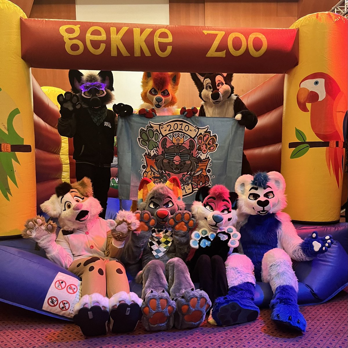 FurryFursuit_M's tweet photo. FFM Family group picture at @reffurence 🐾 featuring: @FernSilverFox @Archomeda @Quba29958367 @Melody_Collie @InfinityFloof @RomeoMoonlight &amp; @djemloup 🐾 https://t.co/2LR7FPz1WM