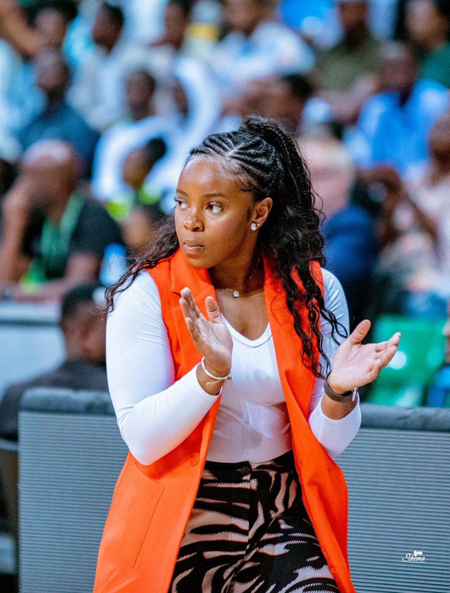 japhetiii's tweet photo. Umuriro urimo kwaka hano 🔥🔥🔥
till now can’t tell who’s gonna win this Game Coz they’ve stayed on 1-5 difference Run only abd it’s #3rdPeriod 😳😳🔥🔥🔥🔥 it’s senegal Vs Nigeria 🔥 #AfroBasketWomen @ferwabaRW https://t.co/FI86t2RflC