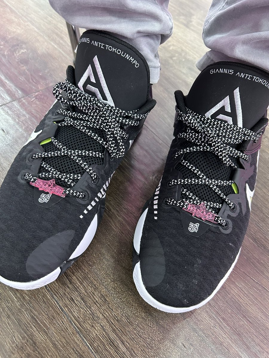 cheshire_cat801's tweet photo. Venom got my laces on lock so now i can step worldwide!!!!!!! 
😈🔮🟪👹🎴 https://t.co/esMDuMrTkB