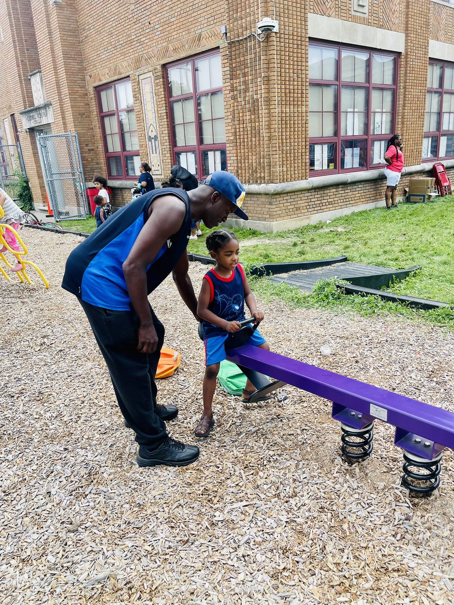 Detroitk12's tweet photo. Enrolling families at Pulaski enjoyed mobile gaming, bike giveaways, book bags and more today!
#DPSCDBackToSchool https://t.co/ymWM7SRwmF