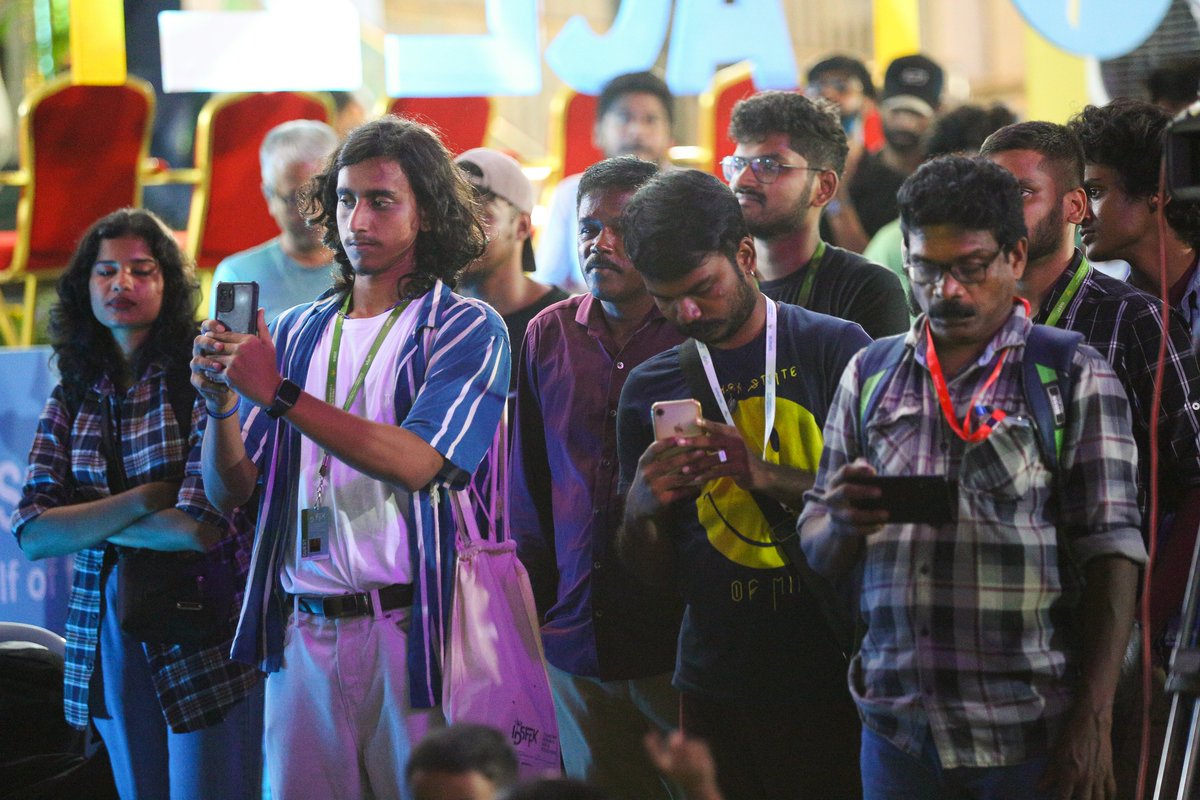iffklive's tweet photo. Pattukalam - Folk Songs - The energetic performance by Aaravam Folk Media, Kollam at 15th IDSFFK
#IDSFFK #15idsffk #ChalachitraAcademy #KSCA #CulturalProgrammes https://t.co/TnKeeiIqUp