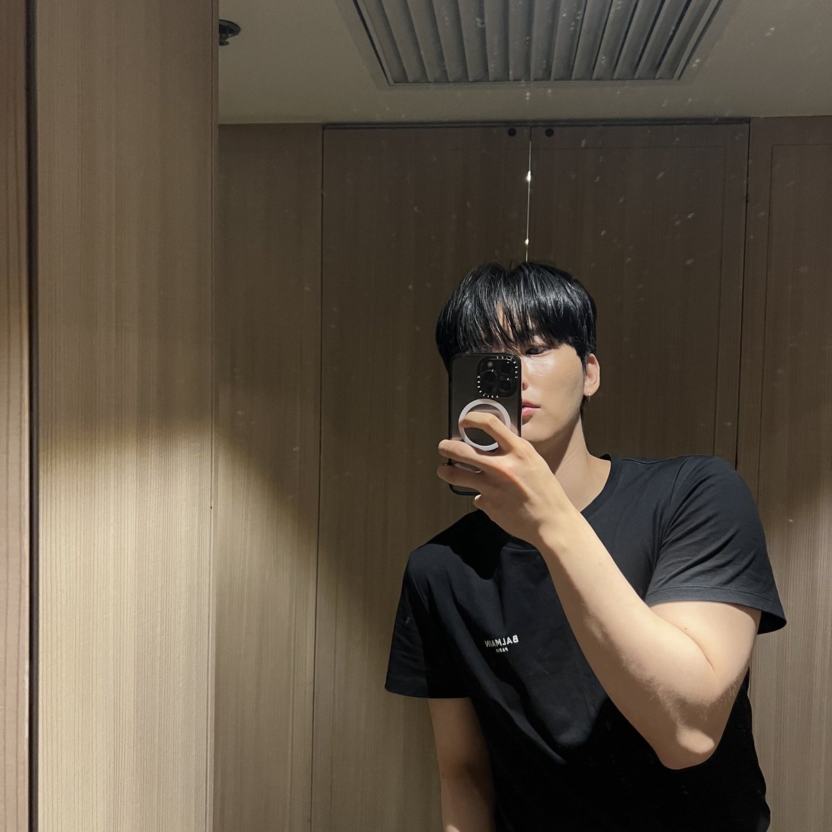 @𝚓𝚞𝚗𝟶𝟶 𝐦𝐚𝐝𝐞 𝐚 𝐩𝐨𝐬𝐭 𝐭𝐨: '𝚙𝚞𝚋𝚕𝚒𝚌'

"𝘈 𝘸𝘦𝘦𝘬𝘦𝘯𝘥 𝘰𝘧𝘧? 𝘞𝘩𝘰 𝘢𝘮 𝘐?"