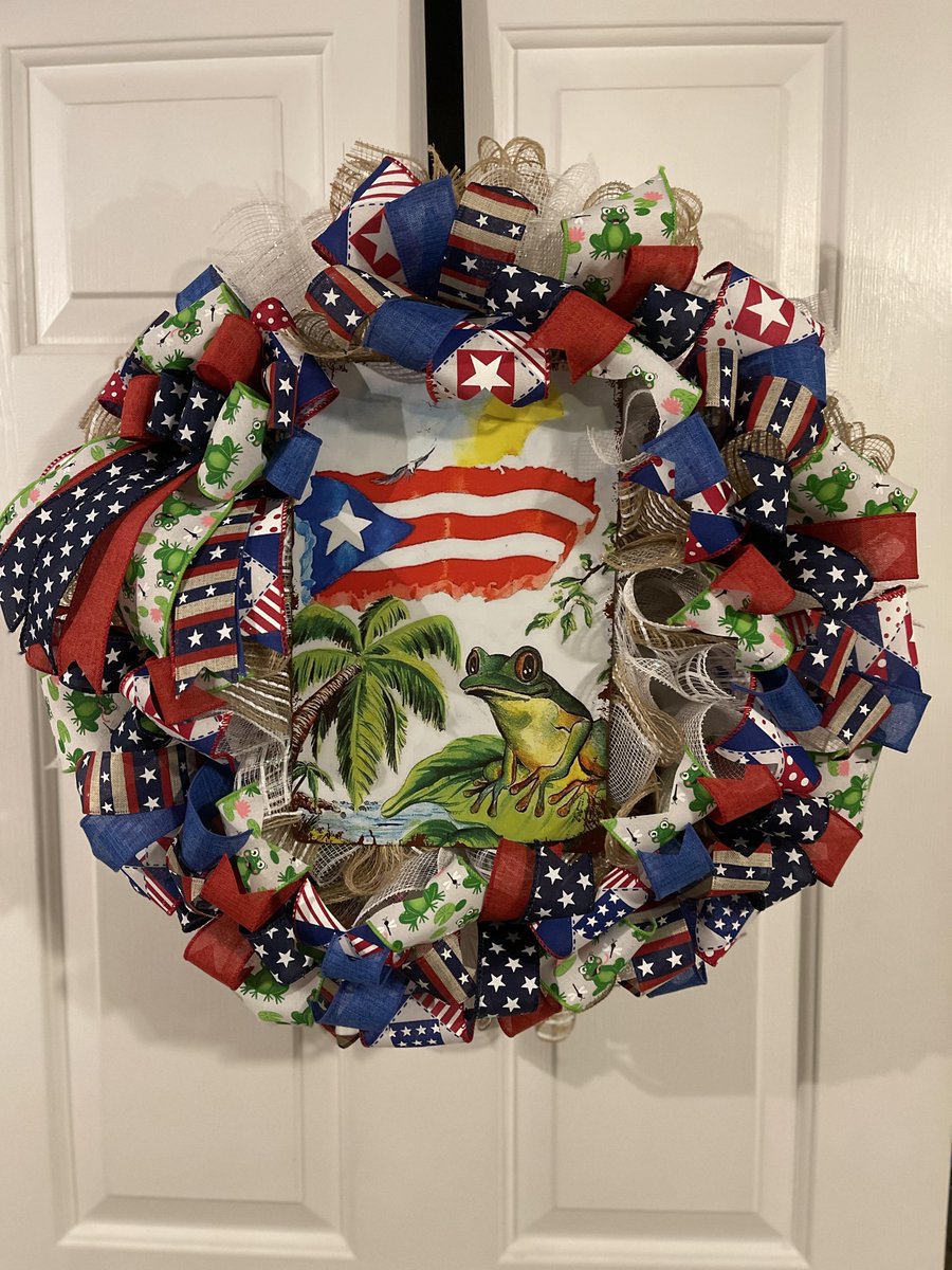 Custom made. Love it 

#puertorico

#wreath #wreathsofinstagram #homedecor #handmade #christmas #wreaths #wreathmaking #wreathmaker #flowers #wreathsforsale #christmaswreath #doorwreath #decor #frontdoordecor #diy #christmasdecor #doordecor #etsy #wreathdecor #florist