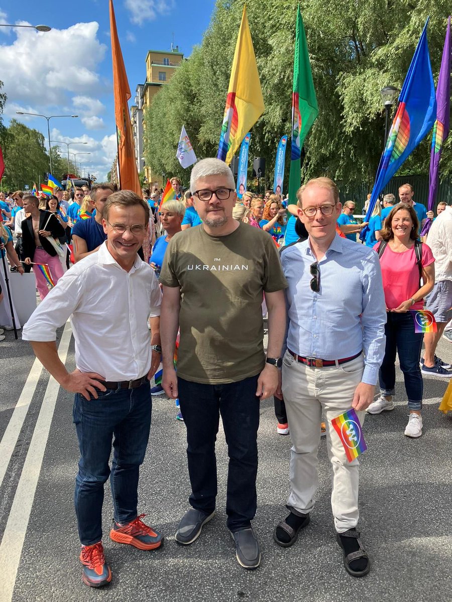 a_plakhotniuk's tweet photo. Glad Pride!
#Freedom
#HumanRights 
#UkraineIsFightingForFreedom
#StandWithUkraine! 
#TackSåMycketSverige!
@nordicukraine @stockholmpride https://t.co/RTeRqeI4oJ