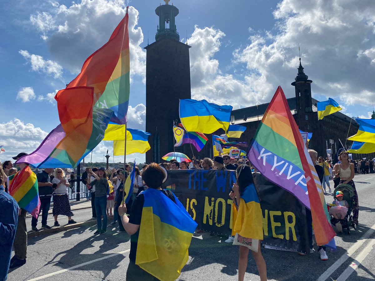 a_plakhotniuk's tweet photo. Glad Pride!
#Freedom
#HumanRights 
#UkraineIsFightingForFreedom
#StandWithUkraine! 
#TackSåMycketSverige!
@nordicukraine @stockholmpride https://t.co/RTeRqeI4oJ