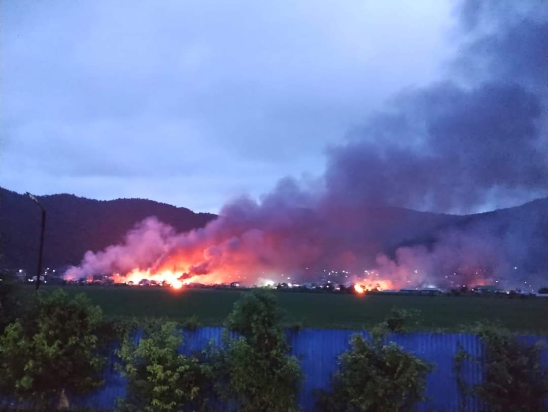 tanmoyofc's tweet photo. What is going on in #Manipur? Transgressed all limits of humanity.

This evening, the Meitei terrorist groups have burned down the Kuki-Zo Colony in Imphal in presence of State & Central security forces. 

Speak Up India.

#ManipurHorro #MeiteiMeiraPaibisXposed #SaveKuki_ZoTribals
@haokipkim128 @ngulminthang @B5001001101 @RoyDebashree02
