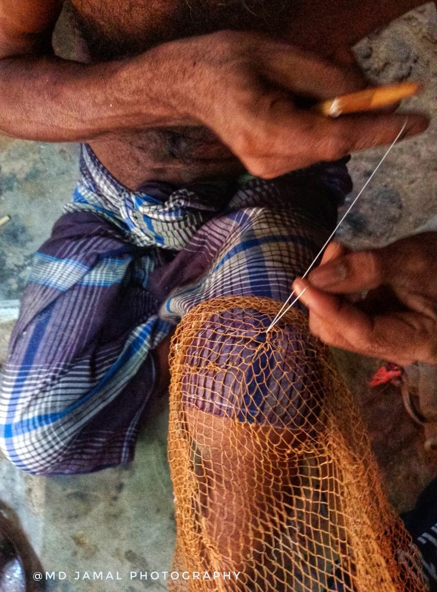 mdjamal315's tweet photo. in Bangladesh Rohingya camp, fisherman repairing fishing net, hands working, rough hands, fisherman

#photography #Rohingya #portrait  #photo #streetphoto #streetart #rohingya_life #fishing #humanright #Bangladesh #rohingya #refugees #fisherman
#MdJamalPhotography https://t.co/89cYiyPfXc