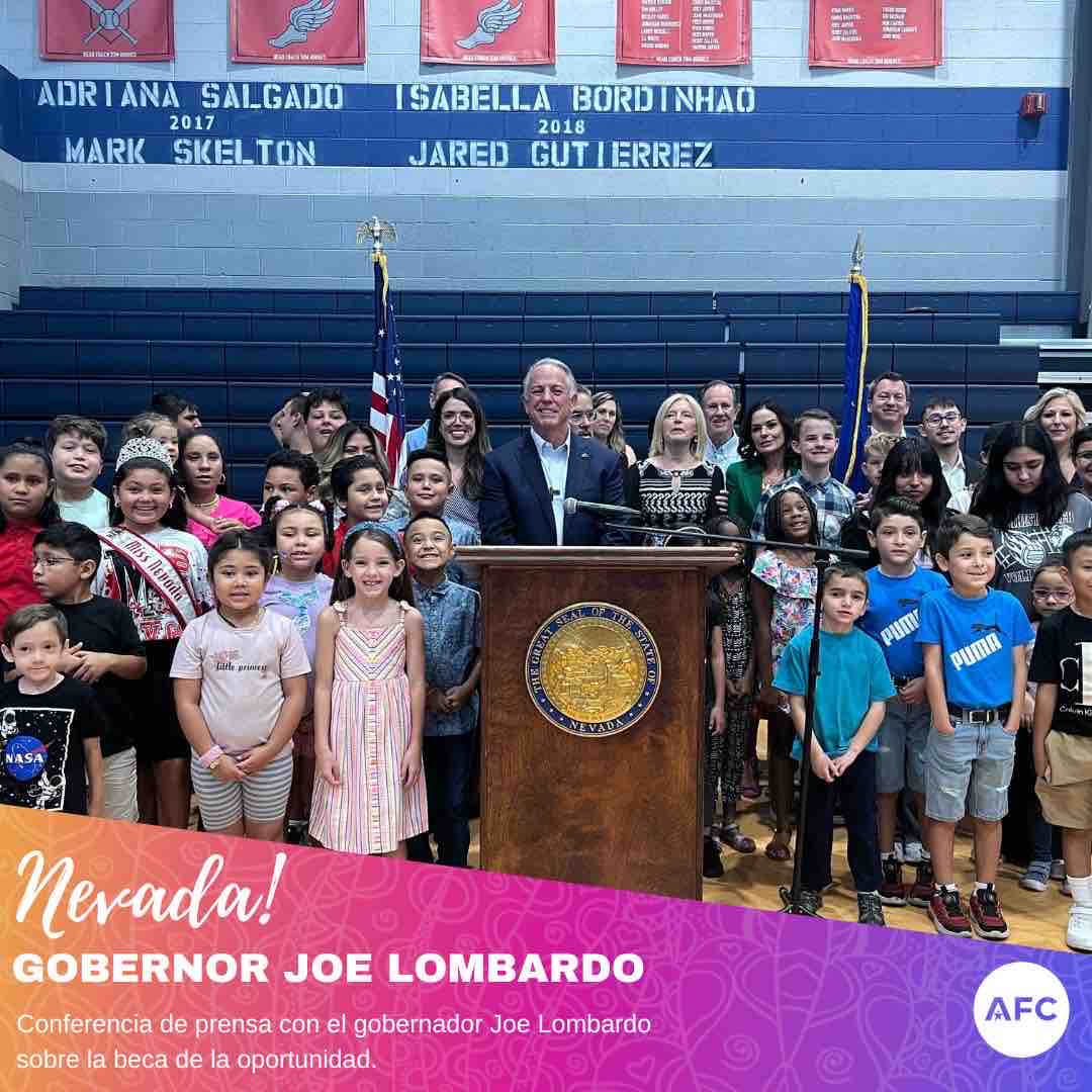 OEscolares's tweet photo. El Gobernador Lombardo se reúne con los estudiantes y familias durante su conferencia de prensa. Gracias a los esfuerzos del gobernador los estudiantes podrán continuar su educación en las escuelas de su elección!
#OpcionesEscolares #SchoolChoiceNow #nevada #nevleg https://t.co/tvzH1Kj11M