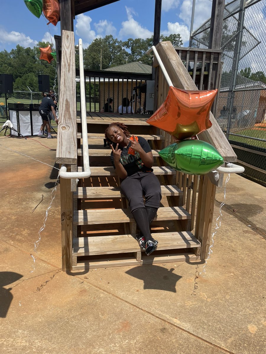 Medora Davidson tweet media