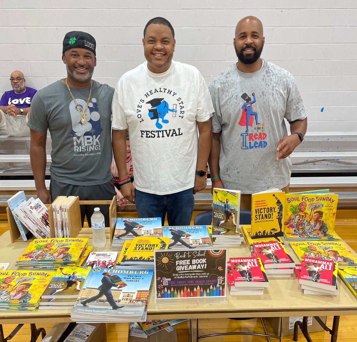 ashfordhughes's tweet photo. Today @MBKNashville poured into our community by providing over 300 books to kids and families during @HaroldLoveJr Healthy Start Festival. We are grateful for this community partnership. Happy to see families excited about the upcoming school year. @LoForLiteracy #IReadILead https://t.co/kEXvWh6WaJ