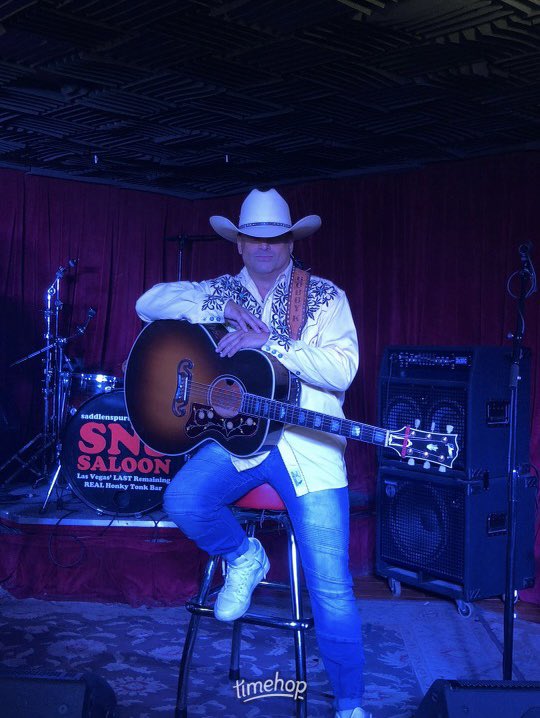 JoeDamicoWins's tweet image. When you’re good looking, you can pull off any look. Lol. Five years ago this week promoting my Monday night football events. #yeeha #cowbow #guido #ohyesidid #mnf #goodlooking #lol @1stladyofvegas