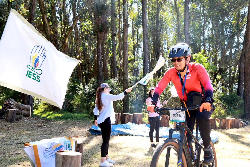 MarcoSalazarEC's tweet photo. Cada ruta y sendero del #ParqueDelJubiladoIESS🏞️ fue recorrido por ciclistas🚴, quienes vivieron momentos de aventura, deporte y diversión. 
Con actividades deportivas promovemos hábitos saludables de vida 😉. https://t.co/B7T6ydQGJ7