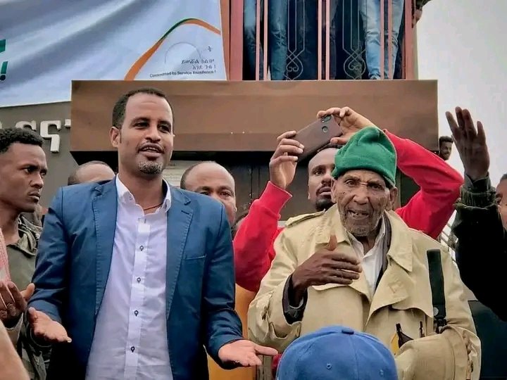 ድጋሚ ባርነትነ የመቀበል ሞራል የሌለው
ቆራጥ ኩሩ የጉራጌ የቁርጥ ቀን ልጅ
#የሳረብ_ታረቀኝ_ደግፌ
#ሰላምህ_ይብዛ❤🙏❤
