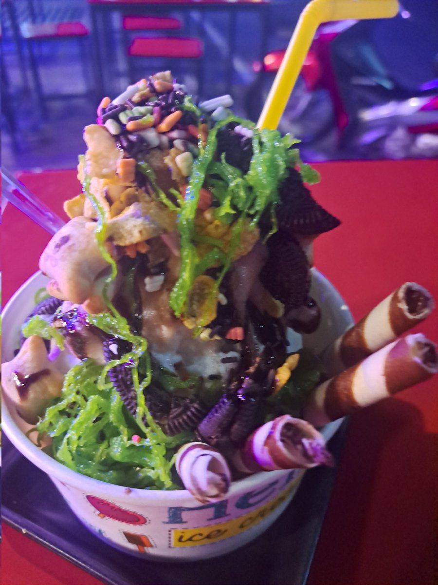 Bobbie_Chaw's tweet image. ดึกๆเที่ยงคืน แถววชิราก็ยังมีไอติมให้กินด้วย😘 #สงขลา #สงขลาในเมือง