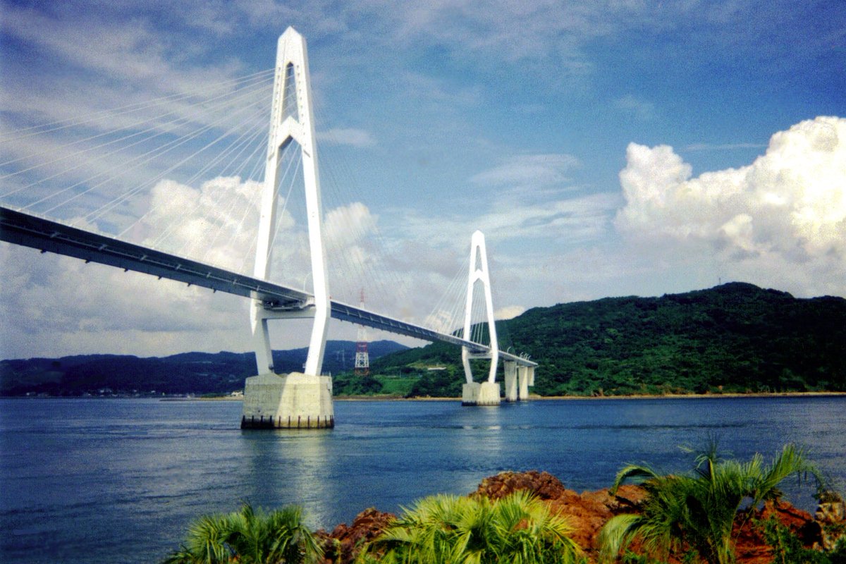 KWGC806609SUB's tweet photo. ほんで、なんで僕が大島大橋の豆知識を知ってるかと言うと、小学生の時に研究授業の一環で友だちと2人で管理事務所に行って聞いてきたんですわ。

なので記憶が曖昧な部分もありますが大方合ってるはず。

#大島大橋 https://t.co/GRVnbXaaOZ