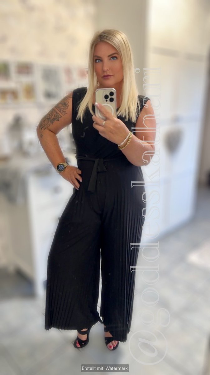 GoddessKathari's tweet photo. Partynight 🥂🍾

Ich will heute eine Zahlfotze, die die Getränke heute Abend übernimmt! 

Wer wird es sein? 

Wer wird die Ehre haben? 

Du oder du?  

Eigentlich auch egal, ich sehe dich eh nur so lange, wie du sendest! 💸 

Und wenn sich genau jetzt, deine Hose regt, fang an zu senden.