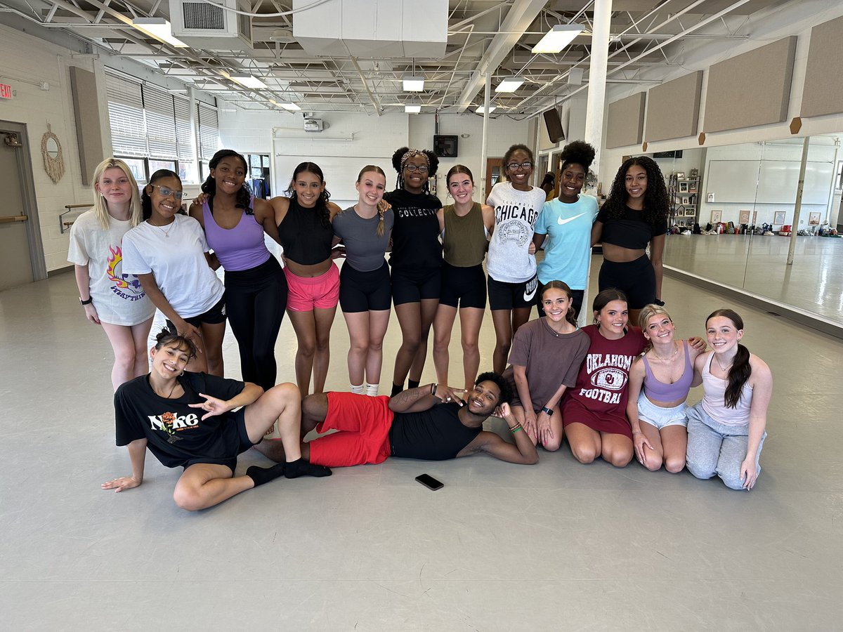 Classen SAS High School Pom tweet media