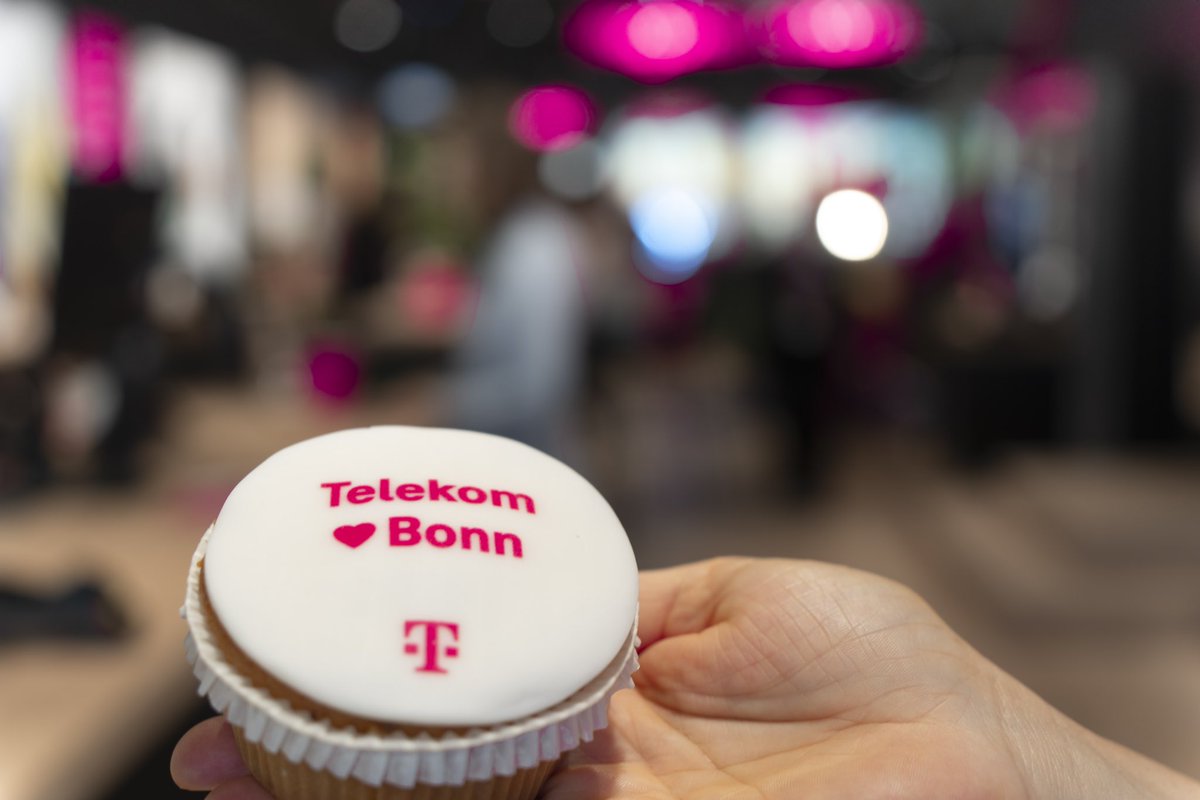 thomasollendorf's tweet photo. Der Besuch nach der Wiedereröffnung des Telekom Shops in #Bonn hat sich schon #kulinarisch gelohnt. #deutschetelekom #telekomshop @deutschetelekom @Telekom_hilft https://t.co/gJHI47dKbM