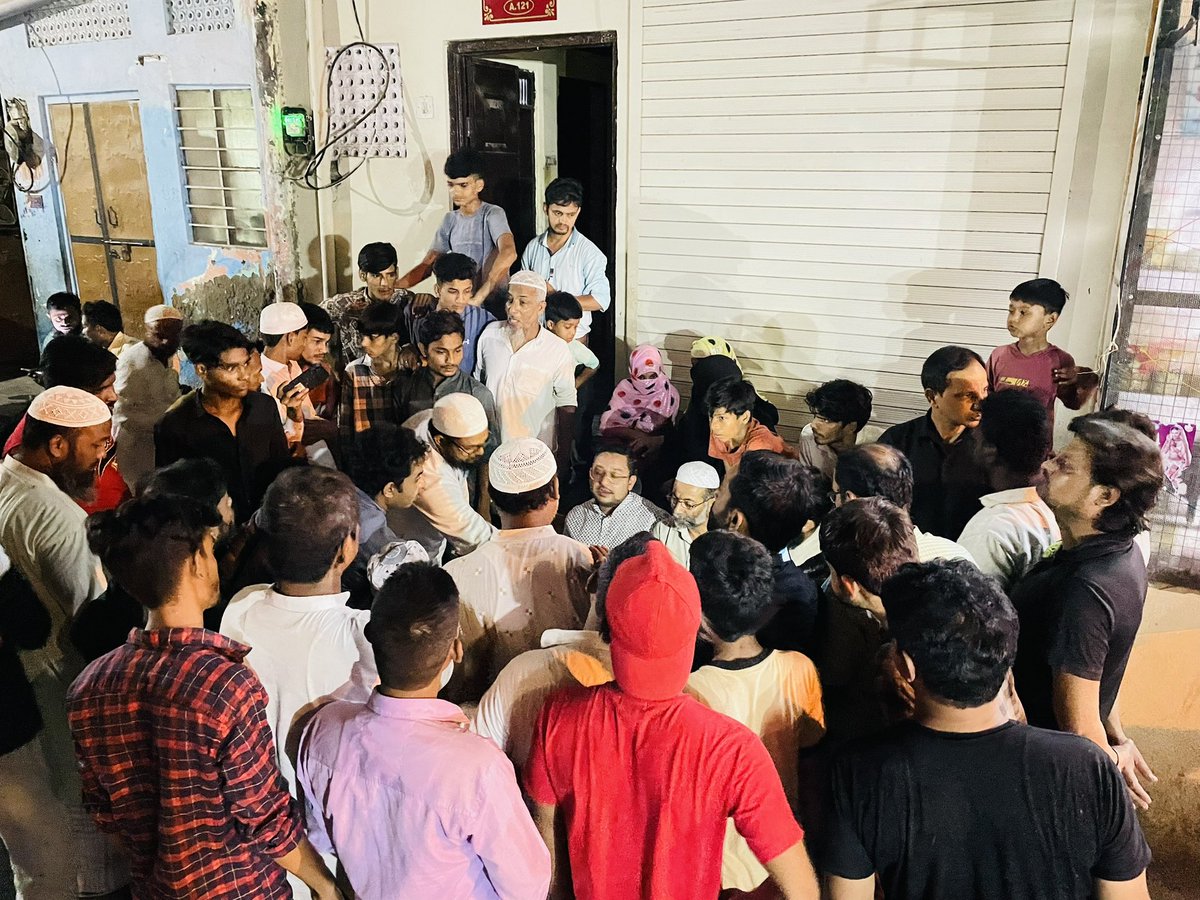आज शहीद हाफ़िज़ असग़र अली साहब के परिवार से जयपुर में मुलाक़ात की, उनकी 3 साल की बच्ची सोफिया को गोद में उठा कर ऐसा महसूस हुआ की एक आतंकवादी चेतन सिंह की सनक ने इन बेक़सूर बच्ची के सर से बाप का साया उठा दिया, आख़िर इनकी क्या ख़ता थी? दिल रोया, शब्द नहीं थे परिवार से आँख मिलाने की