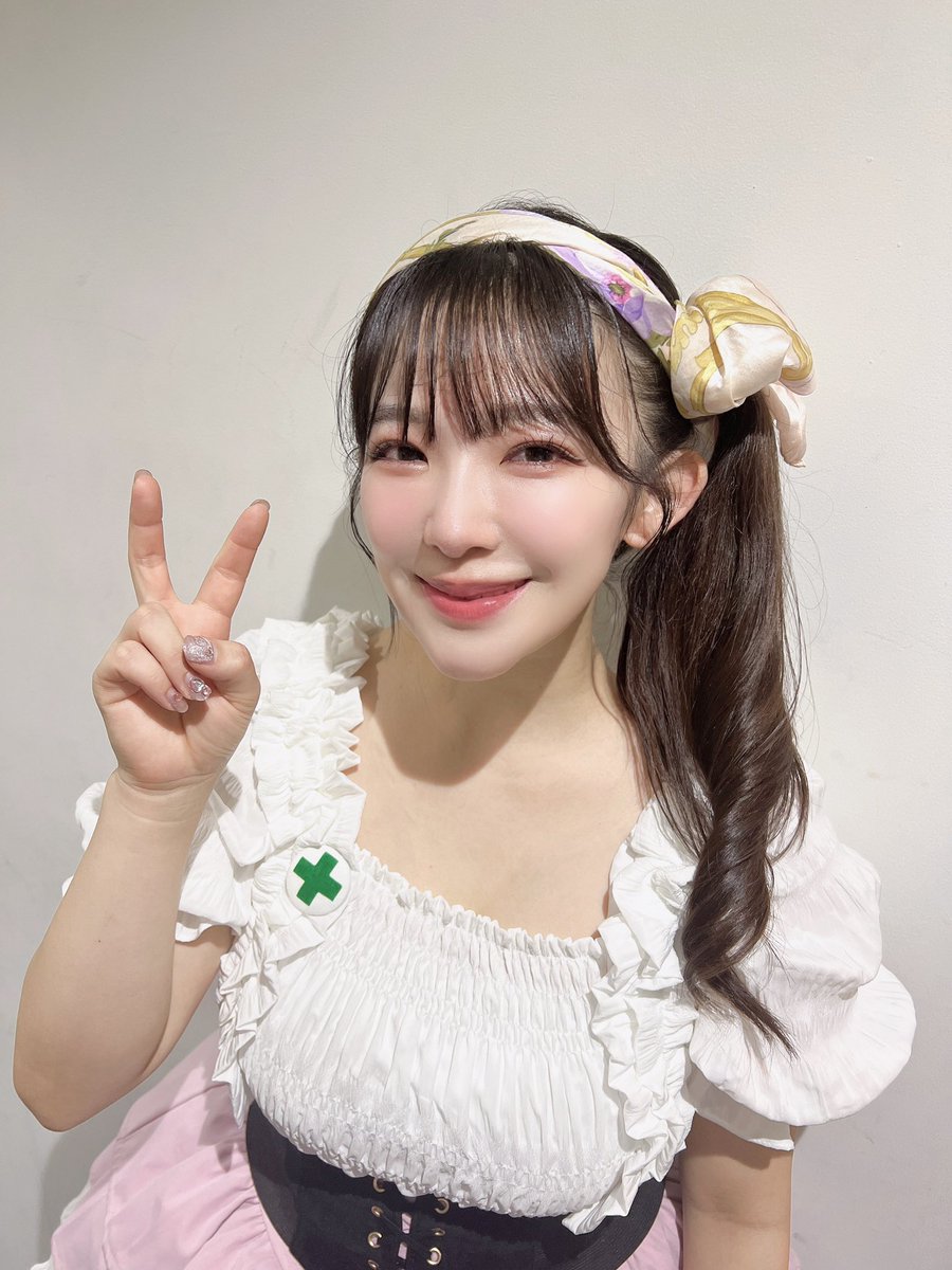 初日ありがとうございました！
大阪公演。最高に楽しかったです。
来て下さった方、お祝い札をくれた方、感謝です。こんな、泣き顔しか写真がないけどまた終えたらゆっくりお礼させてください。明日は12:00〜/16:30〜2公演です。悔いなく走り切ります。少しでも迷ってる方はぜひ見にきてください https://t.co/HBp7uqQGk4