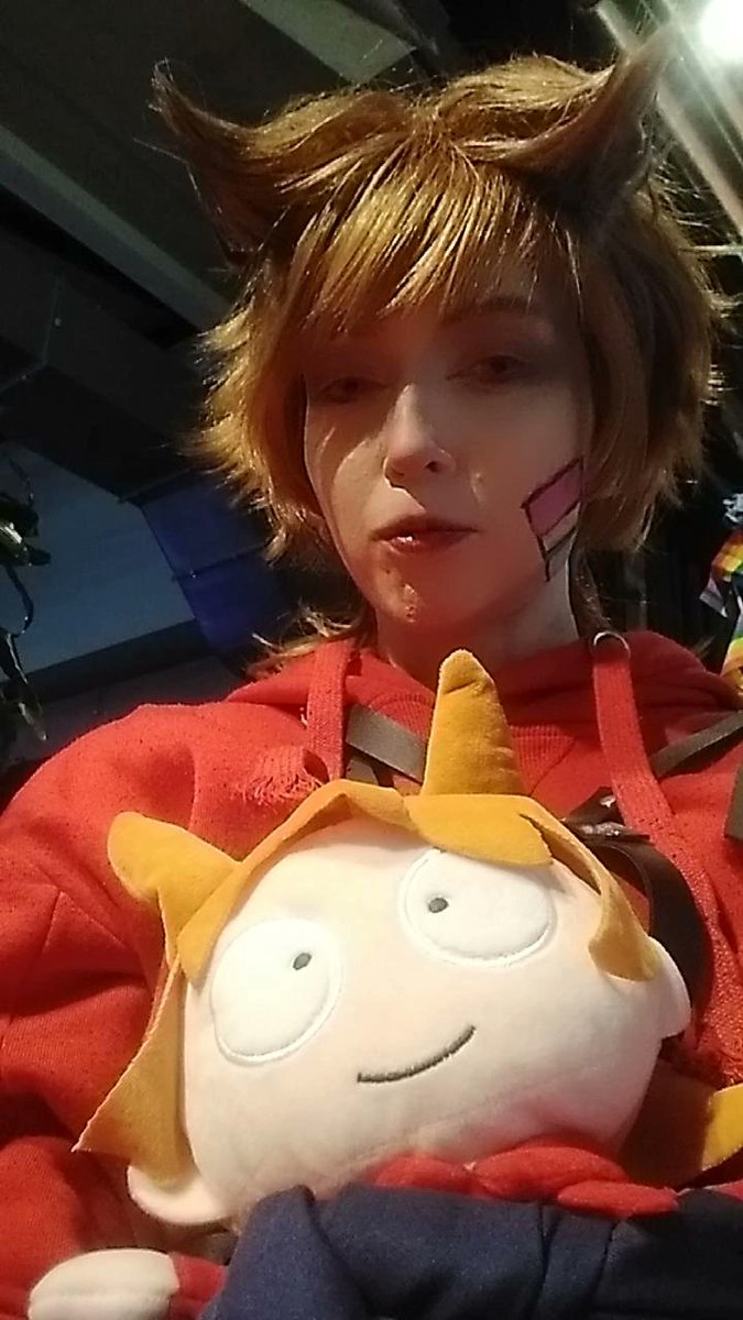 Tord_Nyuu's tweet photo. Cosplayed Red Leader to the Pride (and casual to the other pride), weather wasn't great ... and my robot arm again didn't survive :') but its expected #redleader #eddsworld #tord #eddsworldtord #ewtord #ewredleader #cosplay #wtfuture #ew https://t.co/raEhflzdgb