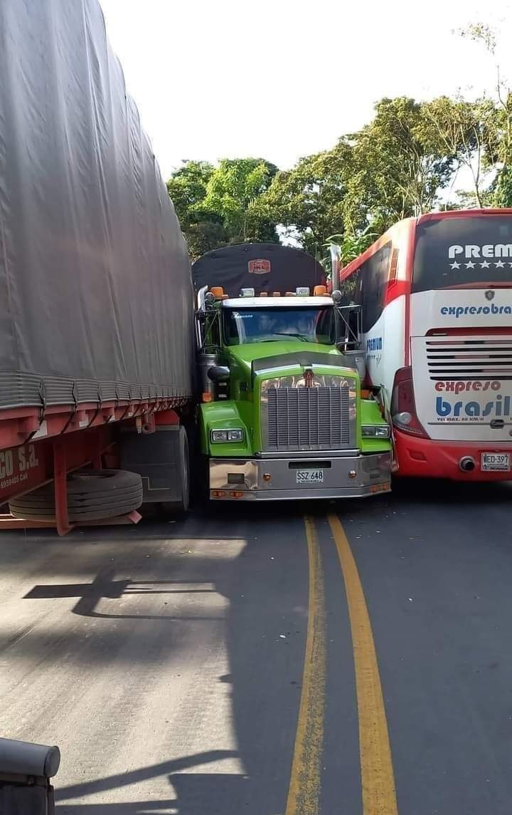 gabrrlgh's tweet photo. cuando me dicen "no hagas eso" pero a mí me gusta llevar la contraria https://t.co/IZZoMgjzF6