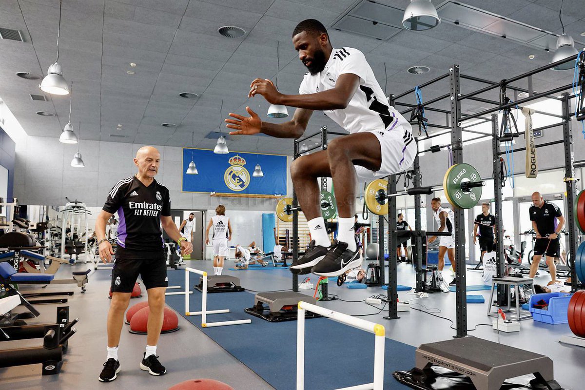 grant_j_10's tweet photo. Need to get FASTER on the pitch &amp; have limited room to sprint? ⚽️

1. Get Stronger 
- Resistance Train🏋🏻‍♂️
• SL/DL Squat 
• SL/DL Deadlift

2. Get Powerful 
- Plyometrics 🚀
• Banded Broad Jump
• Drop Jump

3. Get Healthy 
- Improve Lean Mass 🥩
• More Protein
• Quality Sleep https://t.co/Na3gG9lsTW