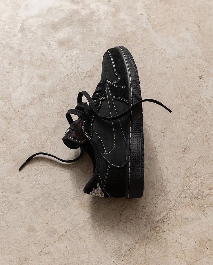 Travis Scott x Air Jordan 1 Low 🦇
