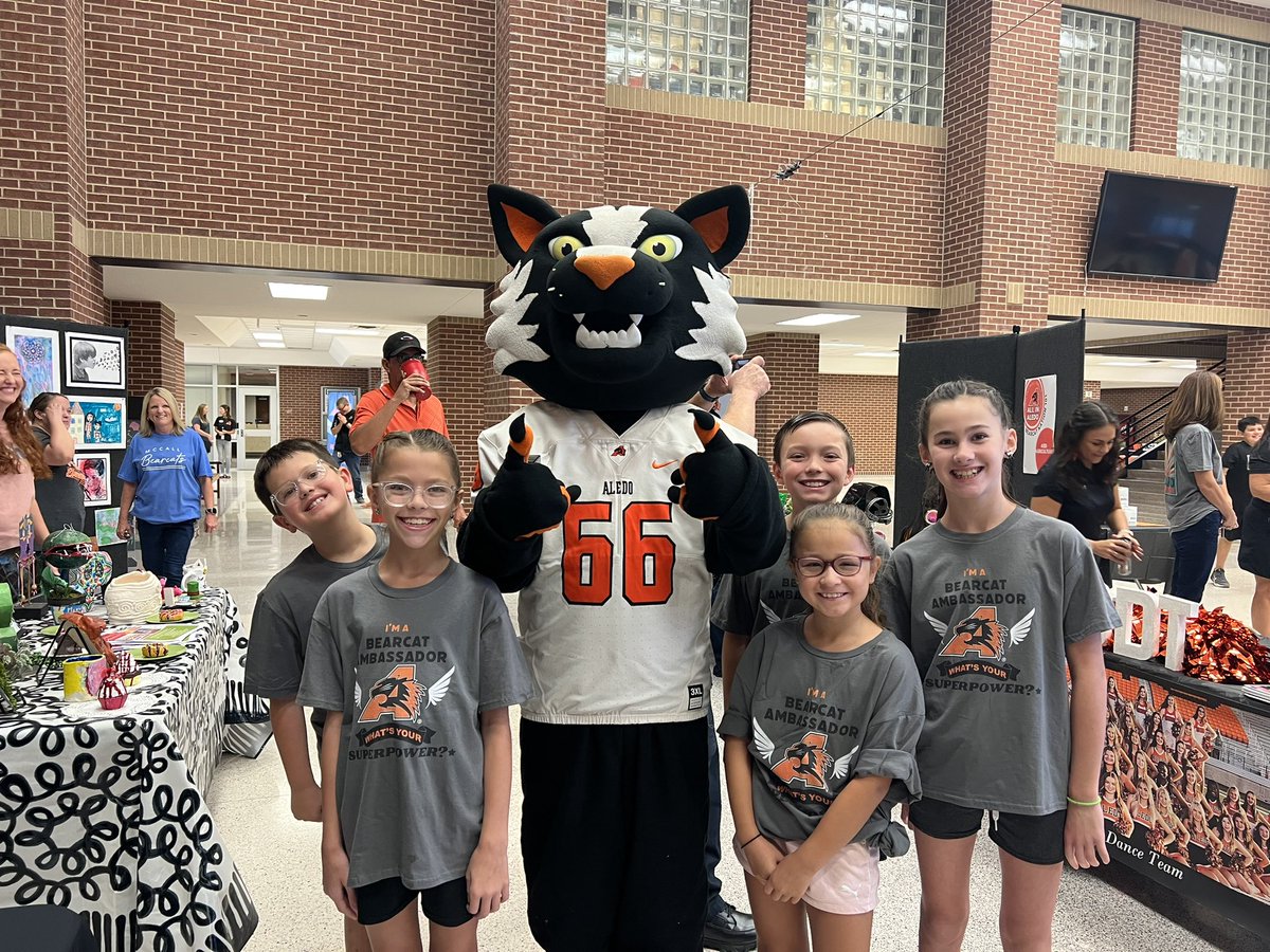 McCall_AledoISD's tweet photo. It was so good to see you all at Bearcat Nation 101! Stay tuned for our next event! #AllinAledo #McCallFamily #GrowingGreatness https://t.co/106CXqWteY