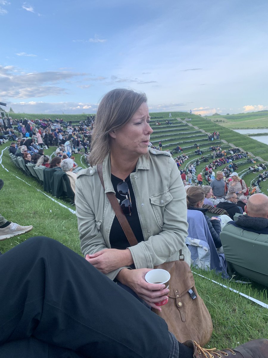 NielsMoestrup's tweet photo. #operahedeland spiller #Askepot.

Mon @missmunter har stået model? https://t.co/H4fhges5YQ