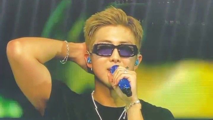 EB0YRM's tweet photo. namjoon on big screen hits different https://t.co/qofp8ZBy8L