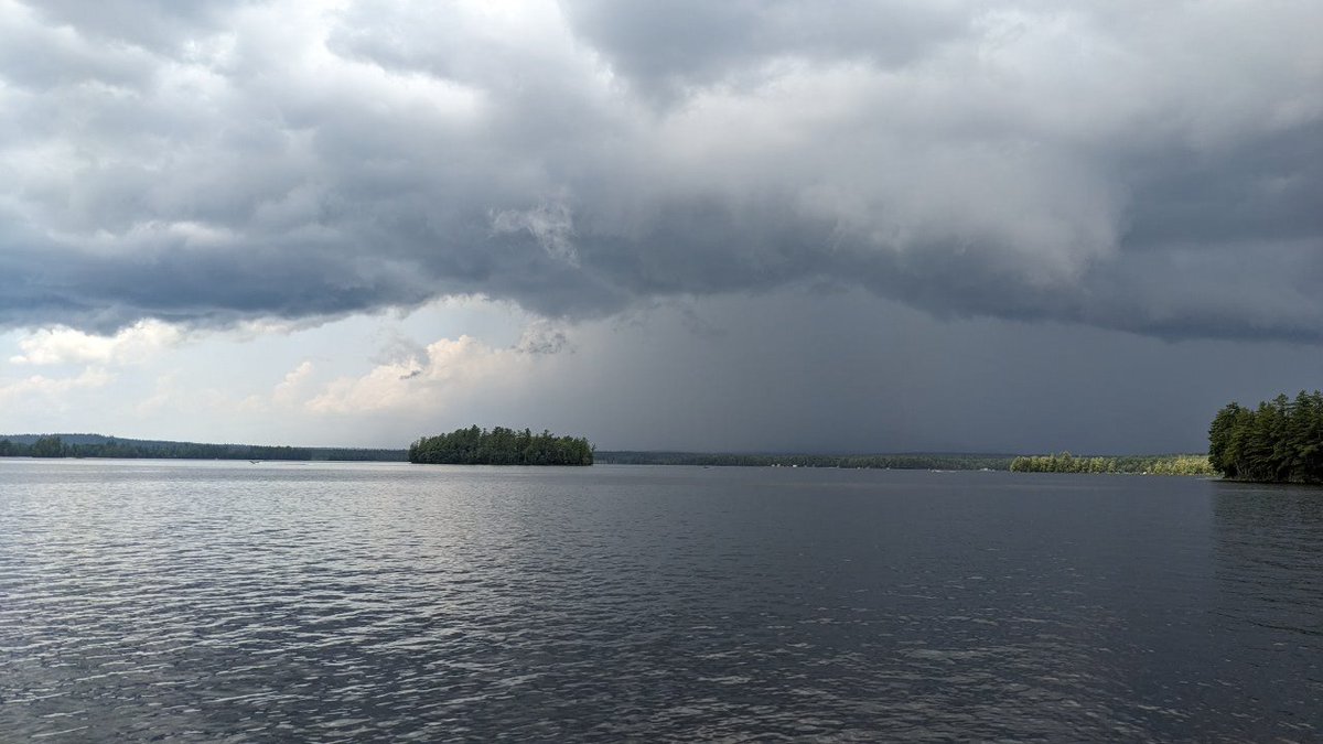 mtb_steve's tweet photo. Looks like all the boats on the lake are heading south. https://t.co/FU1sib4Pfn