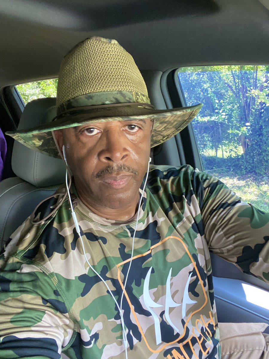 BishopOT's tweet image. A man and his truck! Yard work Saturday!! #protectyourenviroment #communitylove #JESUSLIVES!! #hoodCLEANUP #ImBLESSED