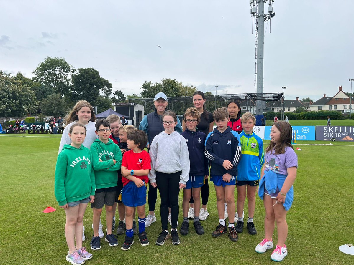 pembrokecricket's tweet photo. Brilliant to have our very own @kim_garth back for an open training session last night 🦊

We are very grateful to Kim for coming down and helping to inspire the next generation of Foxes!

#OneProudClub https://t.co/mPqVlXQpzp