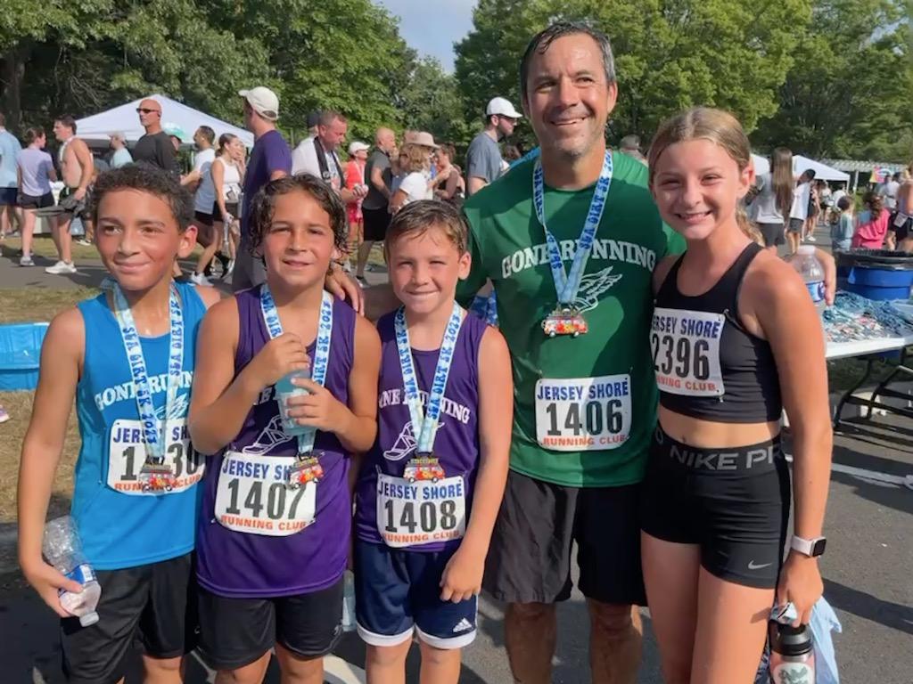 squanxcandtrack's tweet photo. The Sea Girt 5K is always a highlight of the summer. Coach Brian had a lot of fun with his Gone Running crew! Some breezy 5k debuts and a couple of Age Group winners. Well done, Sailor and Owen! Congratulations to all!!!!

Fast Kids at Play! #gonerunning https://t.co/KHOCkMV9Yd