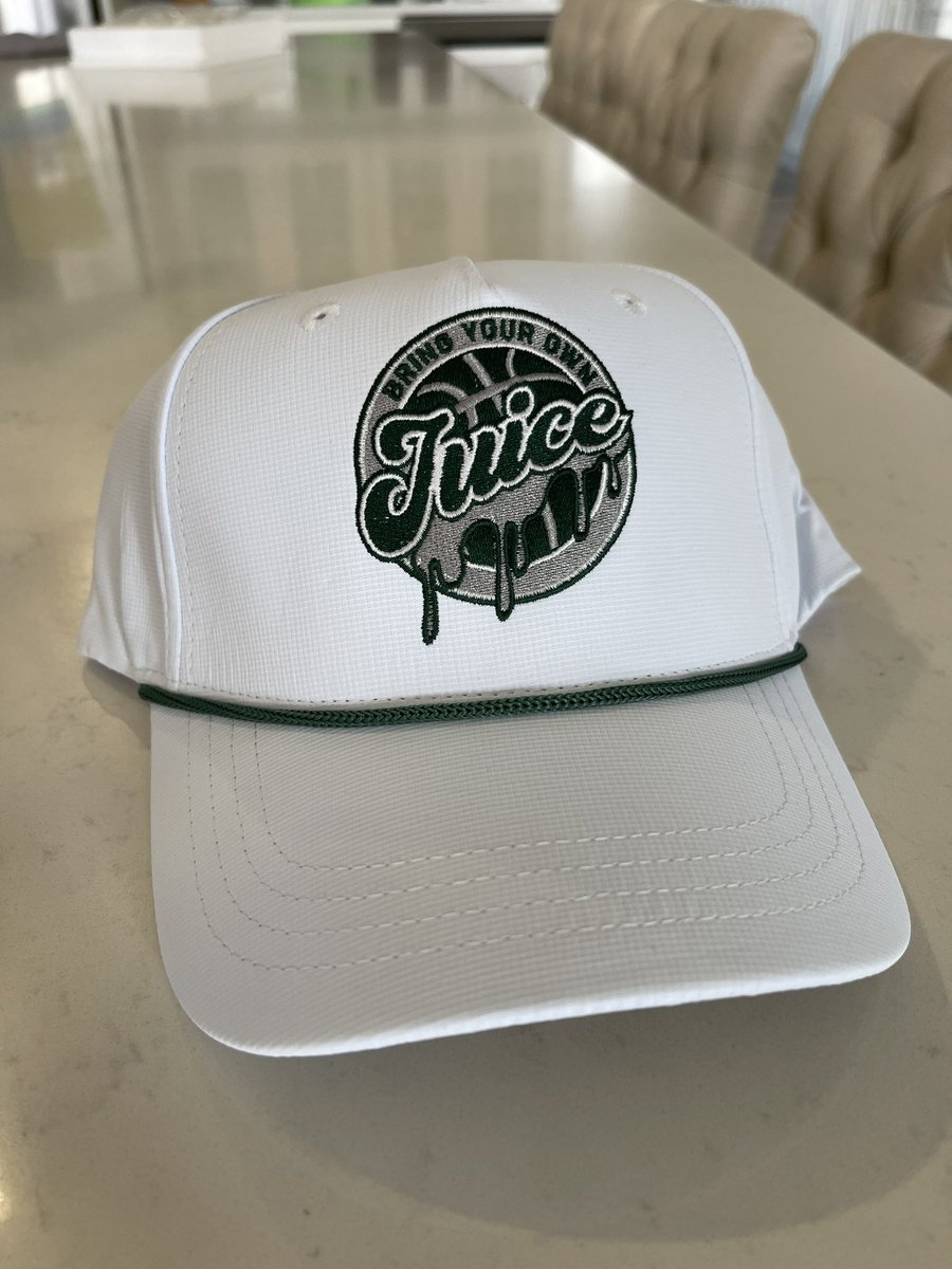 Gorgeous customs for <a href="/CoachSundance/">𝙎𝙪𝙣𝙙𝙖𝙣𝙘𝙚 “𝙎𝙐𝙉𝙉𝙔” 𝙒𝙞𝙘𝙠𝙨</a> and <a href="/gbphoenixmbb/">Green Bay Men’s Basketball</a>  🧃🔥🧃🔥🧃🔥