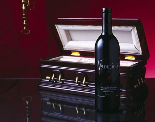 lotusdrink's tweet photo. → @juofmeline 🍷

📝 1 Justino's Madeira + Sangue + Embalagem especial 
📝 1 Whisky Jack Daniel's + Sangue 
📝 1 Drink das Deusas + Sangue 
📝 1 Negroni + Sangue

📨: темні вітання, шурин 🩸💎 https://t.co/bVjK4hPC1F
