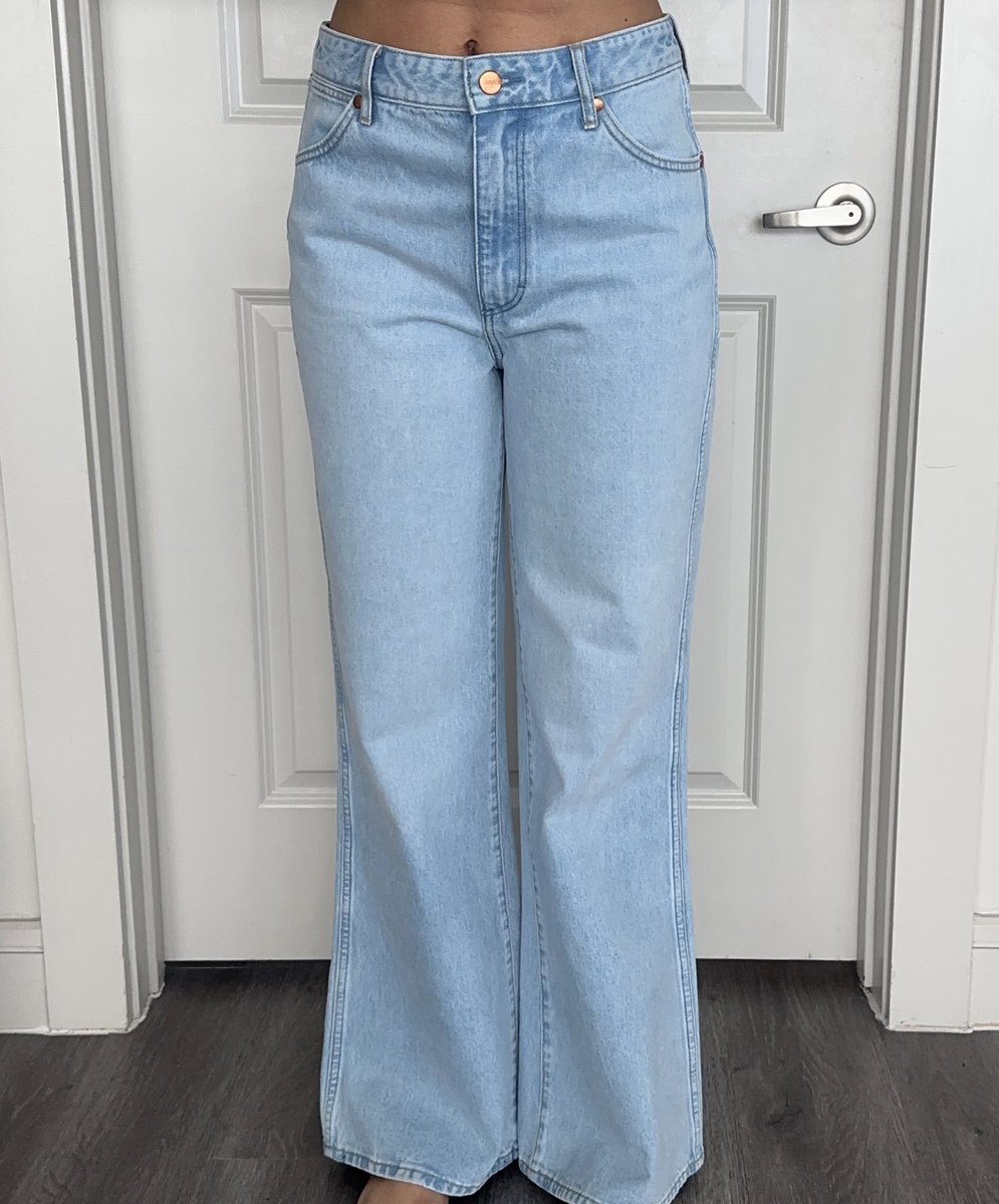 kihmberlie's tweet photo. In the process of adding patches to some jeans https://t.co/JfEi6b8CRG