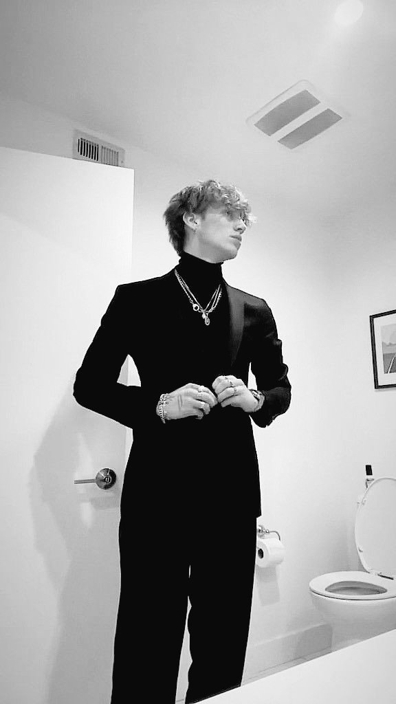 OliRowlestrange's tweet photo. ㅤㅤ
ㅤㅤ╰────╱ೃ🎞️࿔𝐖 𝐈 𝐓 𝐂 𝐇 𝐆 𝐑 𝐀 𝐌 𝐒 𝐓 𝐎 𝐑 𝐘
━━━━━━━━━———— ¹ᵐⁱⁿ ᵃᵍᵒ
◯ 𝒪liverℛowleℳ
Where am I?
#BonfireAlways
|◯°| (send a message... ) ♡ https://t.co/iMPZmm2bc8