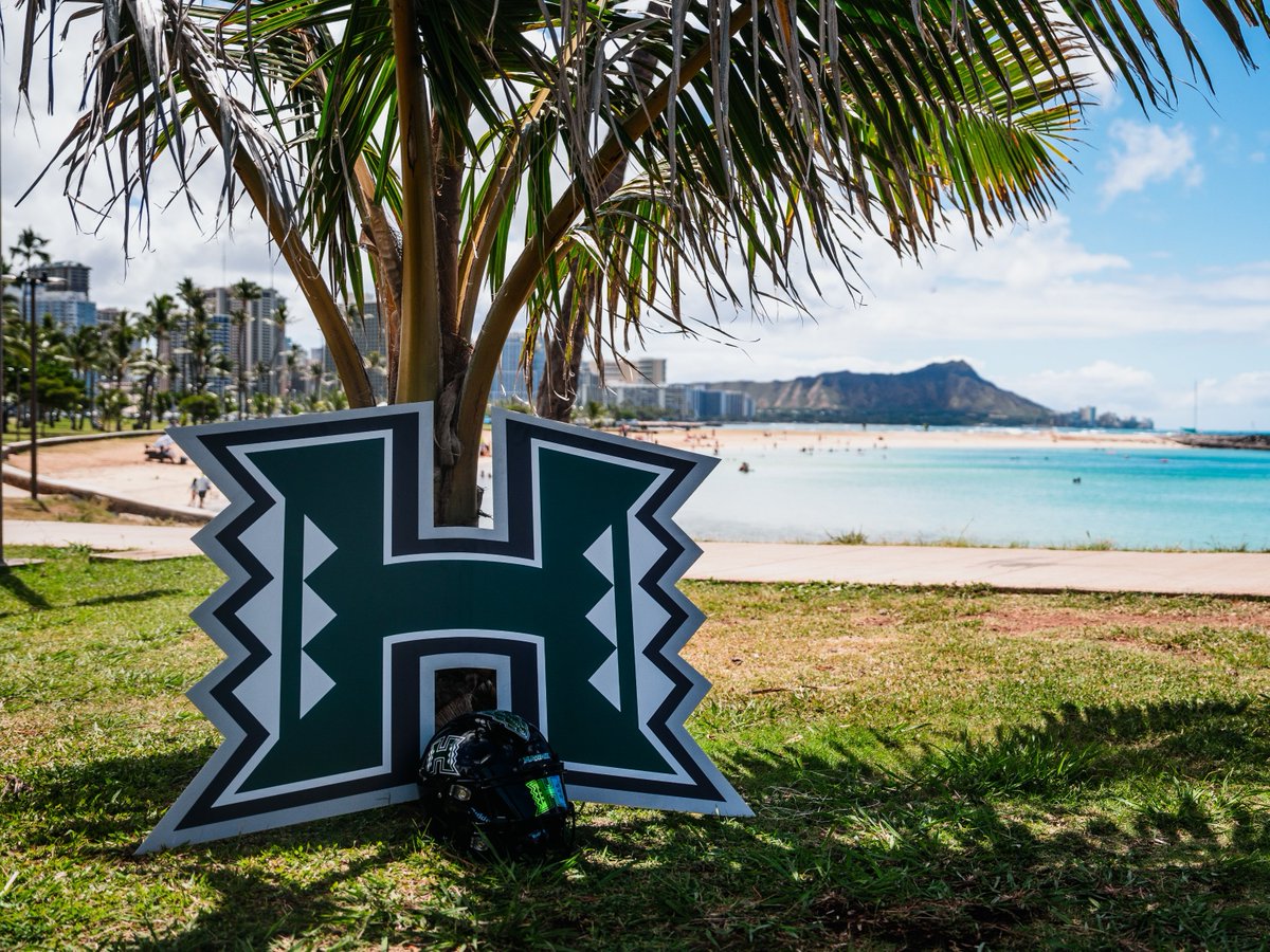 UHawaiiNews's tweet photo. #UHohana President David Lassner's statement on Pac-12 conference ➡️ https://t.co/CAltasVN2t https://t.co/TEEC5rQ6Oz