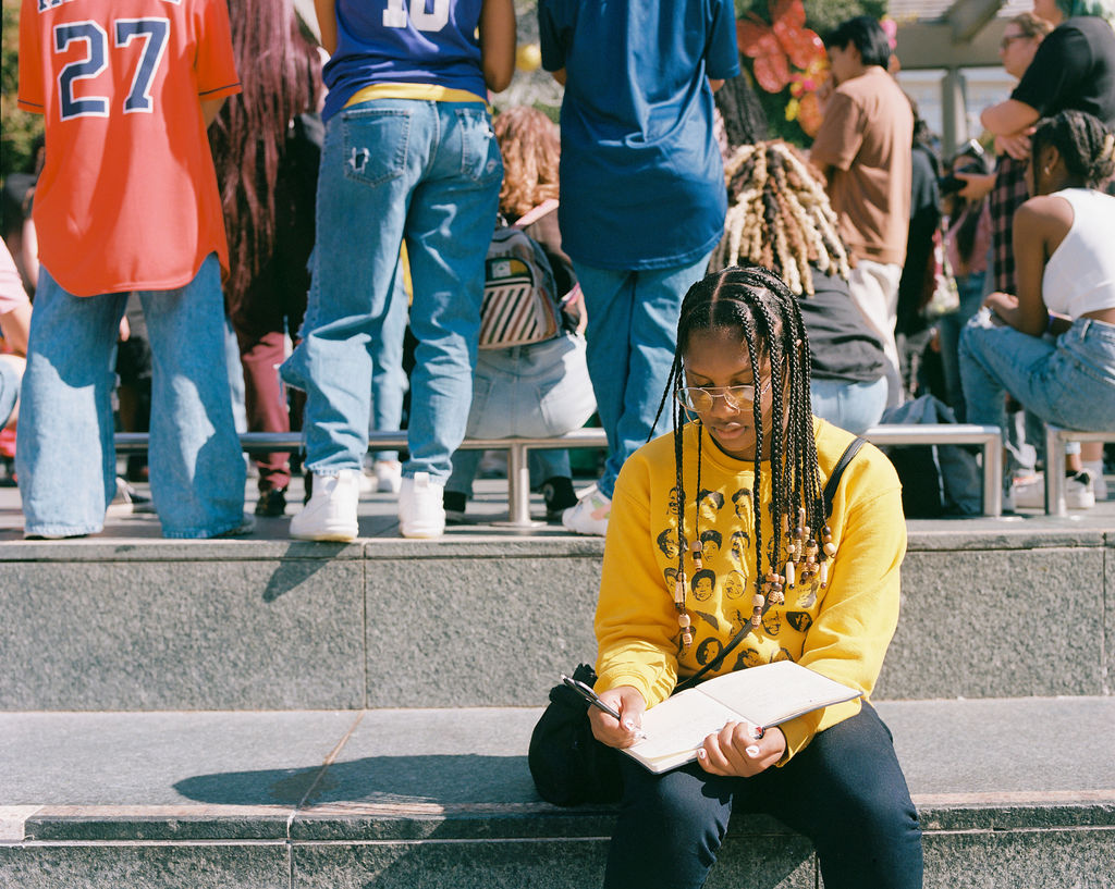 When you're around this many poets, the inspiration doesn't stop. 

BNV 2023 by Tofe Salako  

#BraveNewVoices #BNV2023 #IntoLight #YouthSpeaks