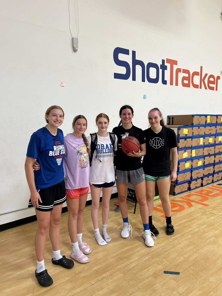 Jay_Anaekwe20's tweet photo. Hard working group of young bulls in the gym this AM. @SGKarlin_  for putting in time with the young ladies today before you head up to @UCMWBB @FinleyLemay @hadley_gravatt @Georgia_LeMay @MVEclipseBba https://t.co/hc5S7UsgmY