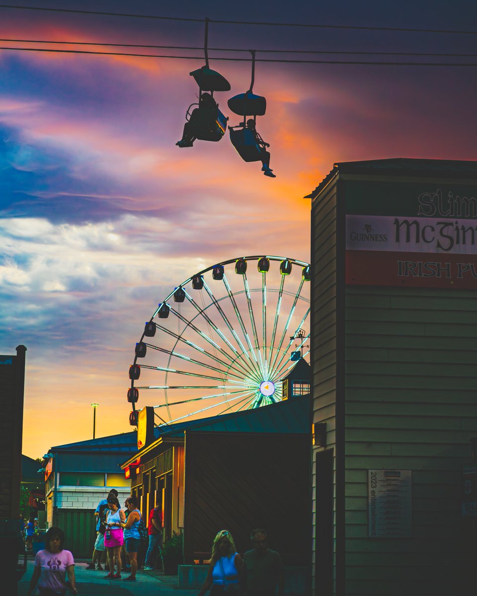 photos_in_mke's tweet image. Another @wistatefair sunset shot from day 1! #milwaukee #milwaukeephotographer #wistatefair #sunset #ferriswheel #streetphotography