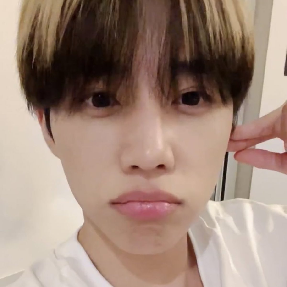 likeabdcake's tweet photo. 아 미친...... 필살기 표정이래 나 미치겠네 https://t.co/IWpFioUNi2