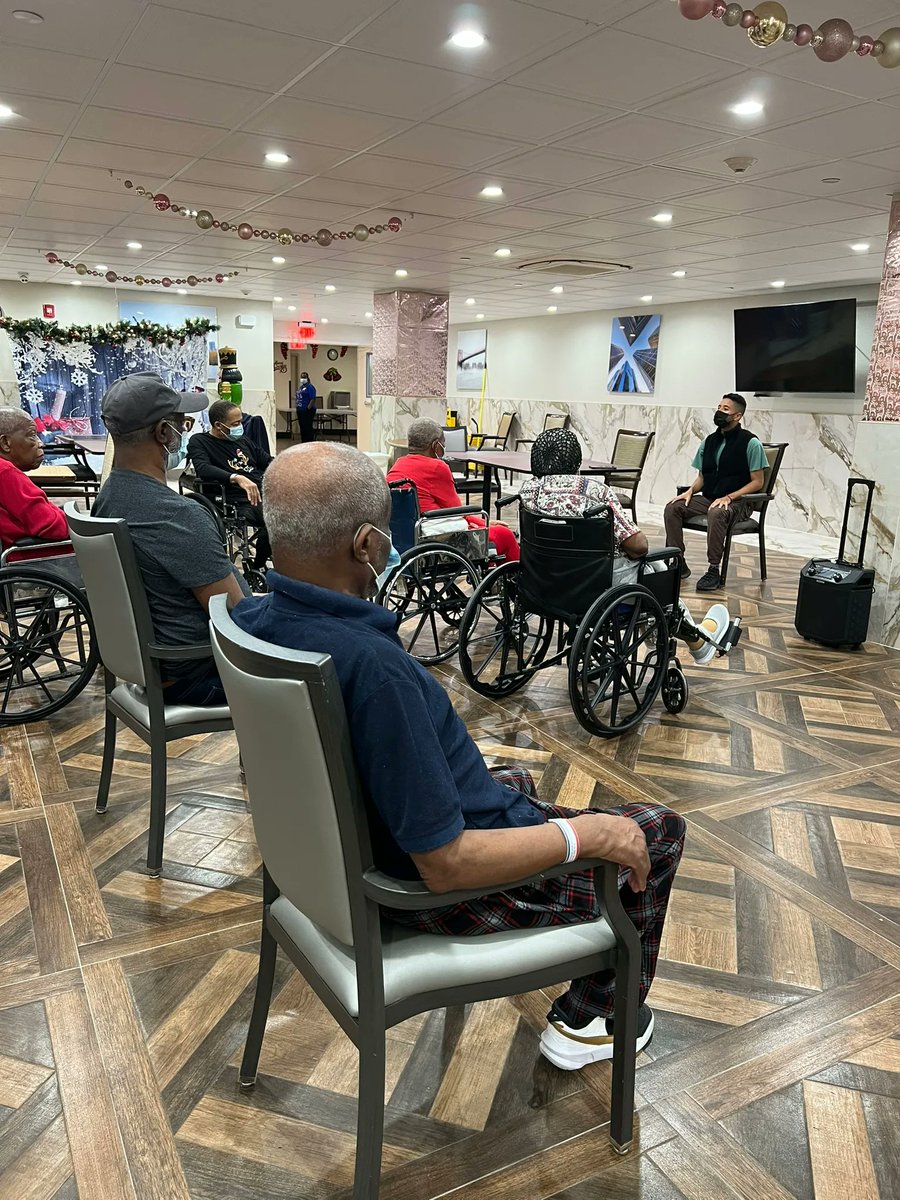 “Harold was great. I liked that he spoke Spanish to residents as well.” 

Nice work teaching our seniors in Yonkers, NY, Harold! Keep up the good work!

#fitness #yoga #wellness #givingback #helpingothers #seniorexercise
