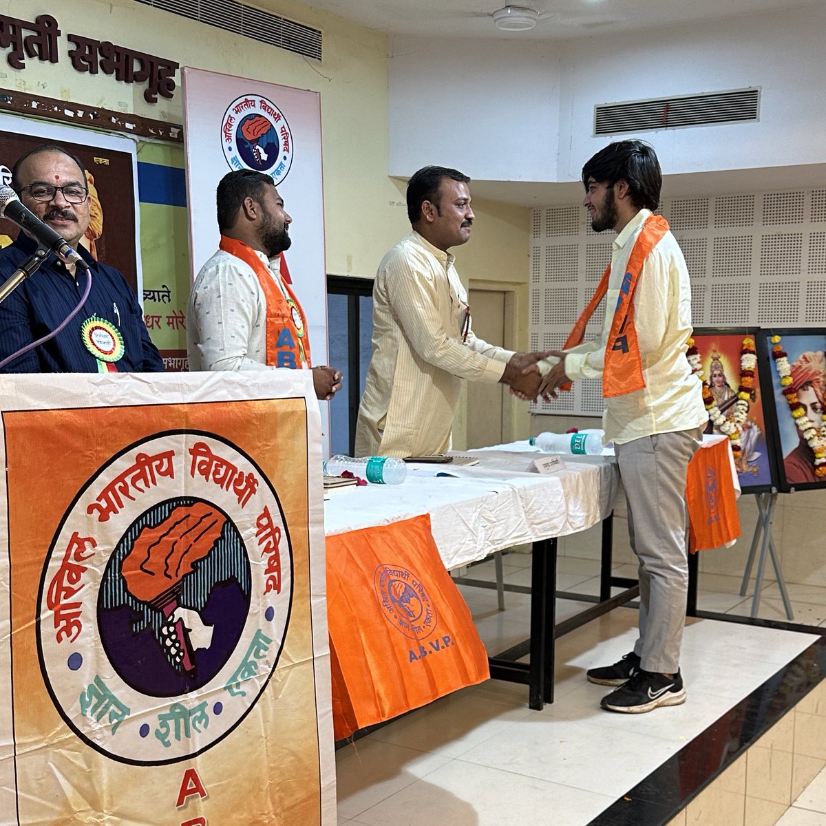 srbxe_'s tweet photo. Selected as Think India Metropolitan Convenor (महानगर संयोजक) for Chh. Sambhajinagar 🙏🏻

अखिल भारतीय विद्यार्थी परिषद (ABVP) महानगर कार्यकारणी २३-२४
@thinkindiaorg @ABVPVoice @AbvpDeogiri 
#ABVP #ThinkIndia https://t.co/LtmBsjIHRS