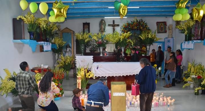 Gloria a ti San Isidro tu vida  fue un ejemplo de humildad y sencillez de trabajo y de oración de enseñanza y de compartir el pan de cada día cada 14 y 15 de mayo honoramos tu fiesta en jiquipilco estado de México  bendiciendo el campo nuestros animalitos  y nuestros animalitos